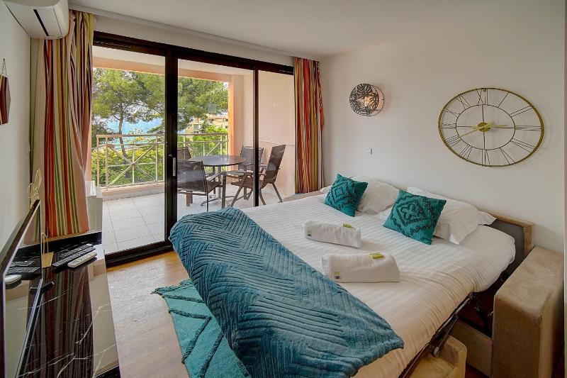 Upstays - 2 Rooms - Renovated - Pool - Air - image 11