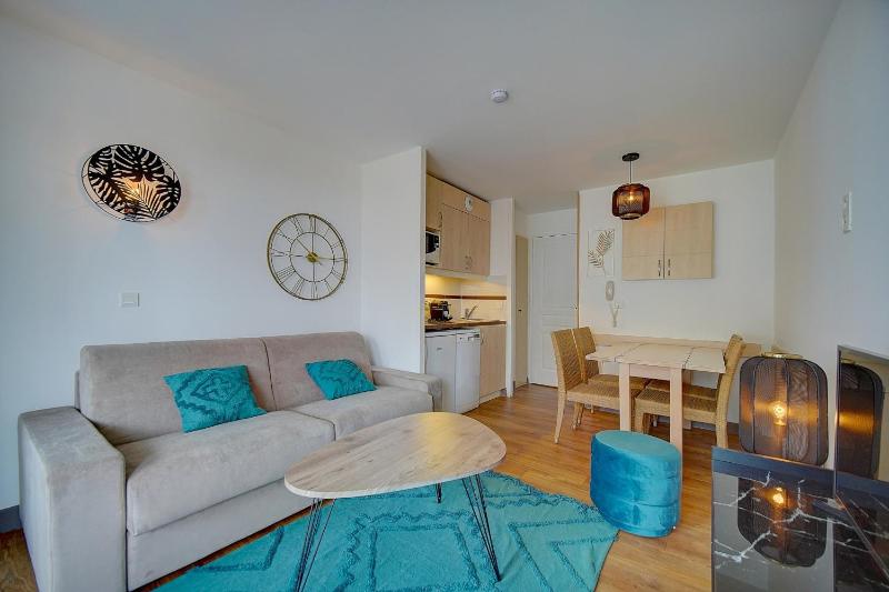 Upstays - 2 Rooms - Renovated - Pool - Air - image 9