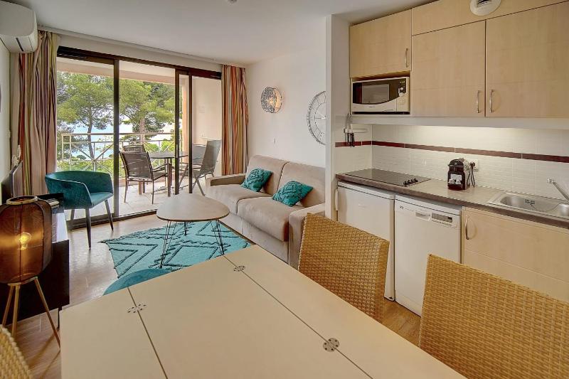Upstays - 2 Rooms - Renovated - Pool - Air - image 12