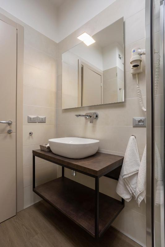 Superior Triple Room with Balcony and Lake View image 3