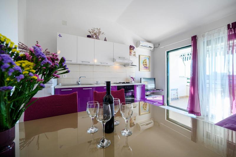 One-Bedroom Apartment with Sea View and Terrace- violet  image 2