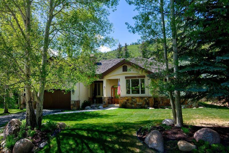 Six-Bedroom Holiday Home image 3