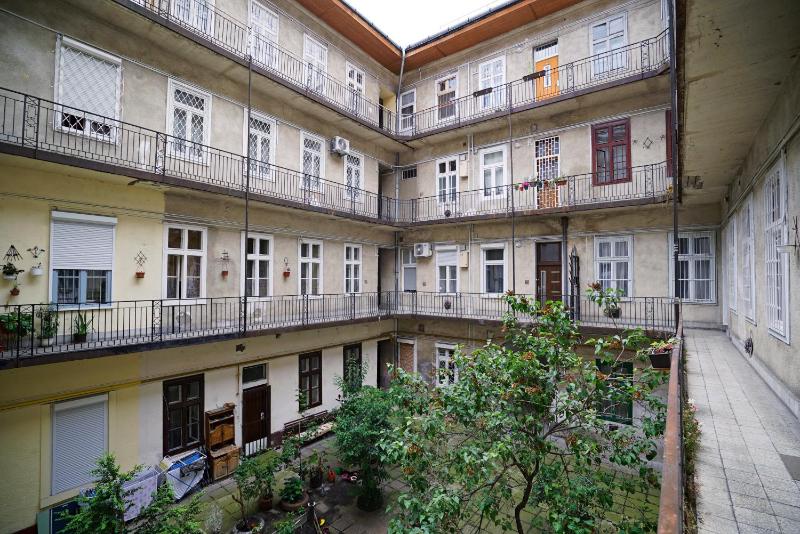 Rumbach Apartment - image 14