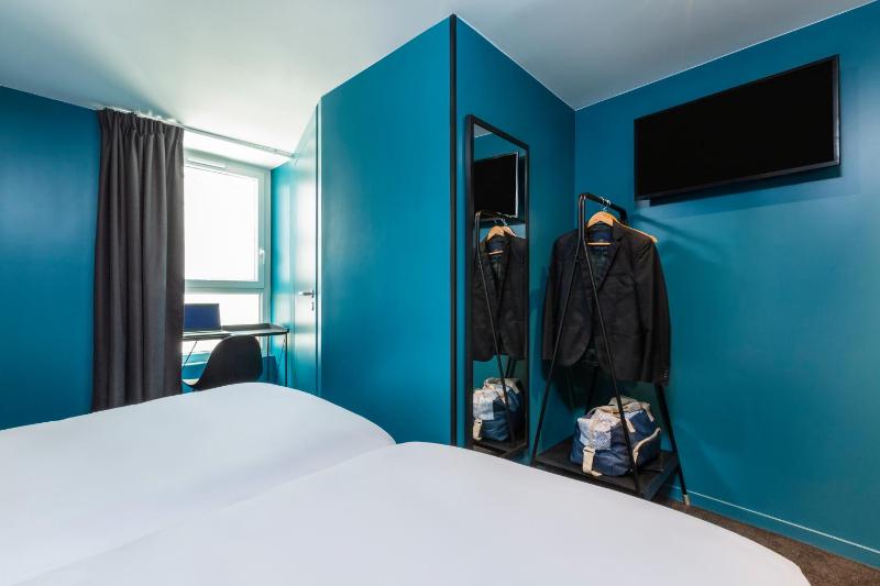 Standard Twin Room image 2