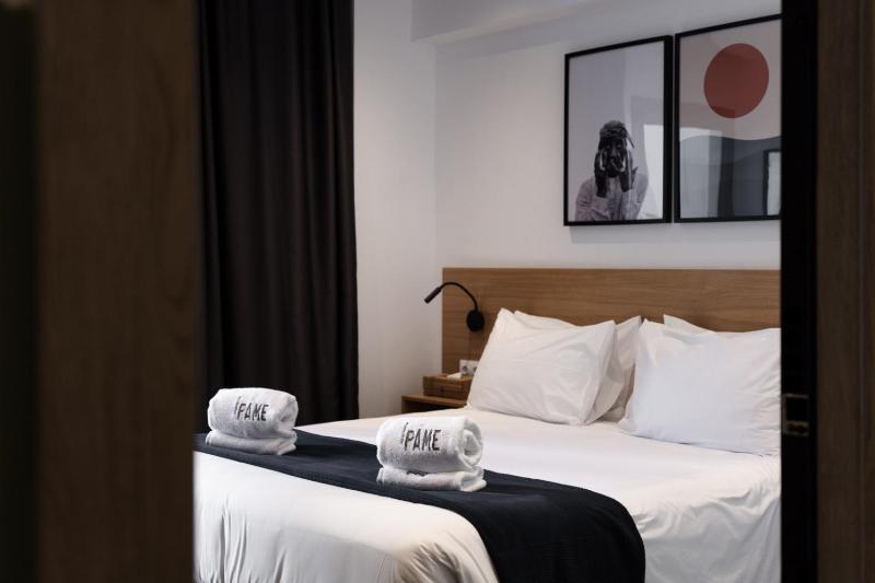 Double Room with Balcony image 4