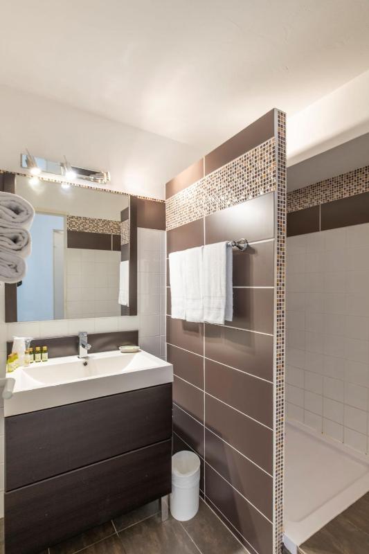 Superior Triple Room image 3