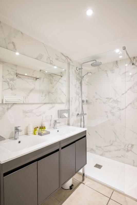 Quadruple Room image 2