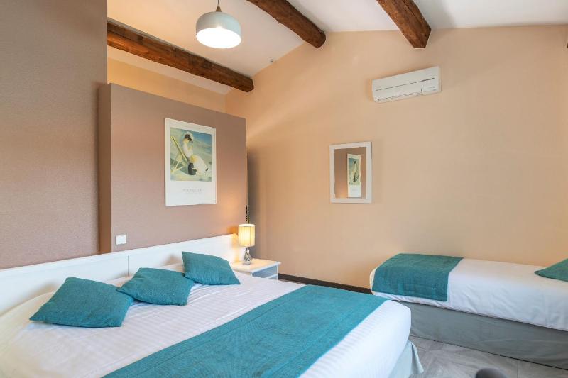 Comfort Triple Room image 4