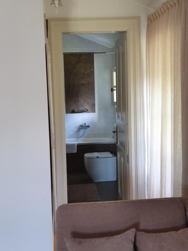 Deluxe Triple Room image 3