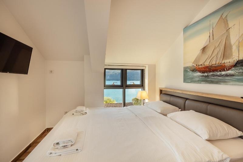 Apartment with Sea View image 1