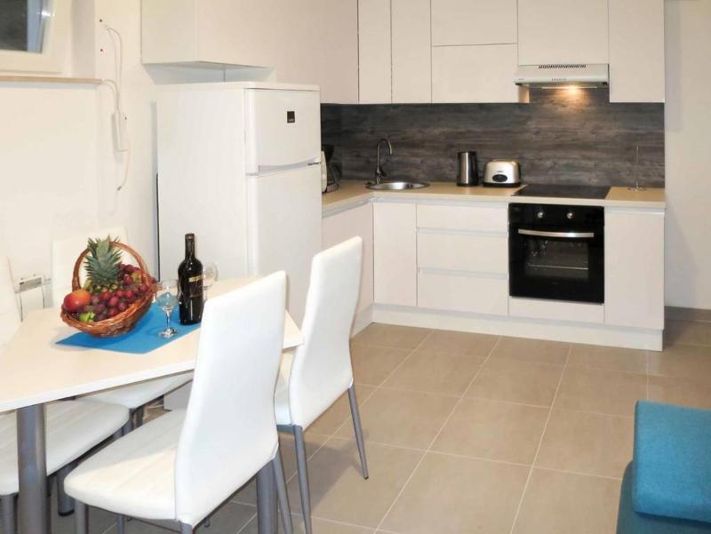 One Bedroom Apartment with Sea View image 4