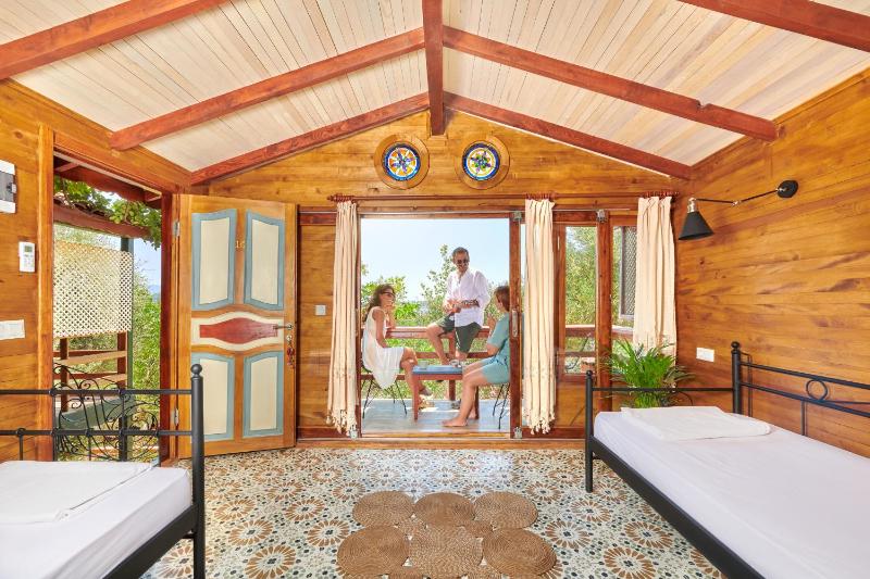 Deluxe Triple Room image 1