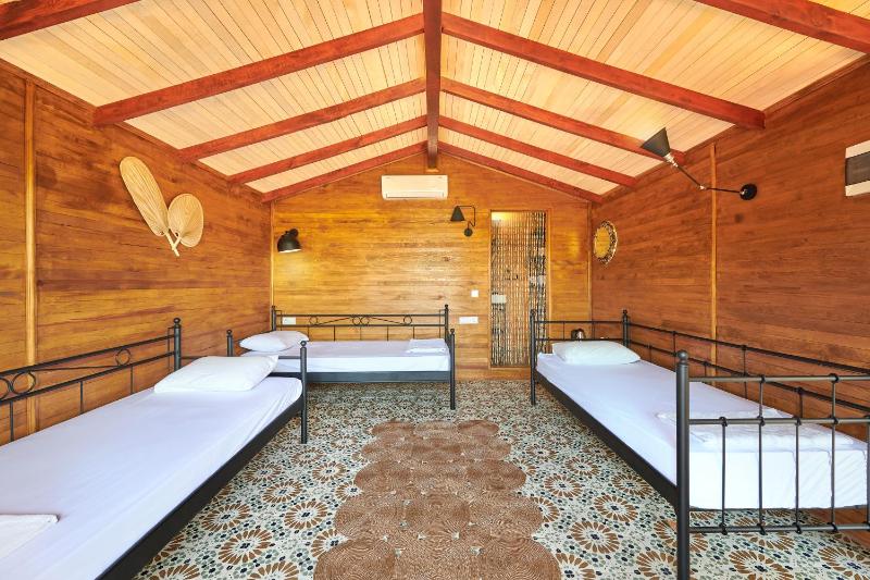 Deluxe Triple Room image 3