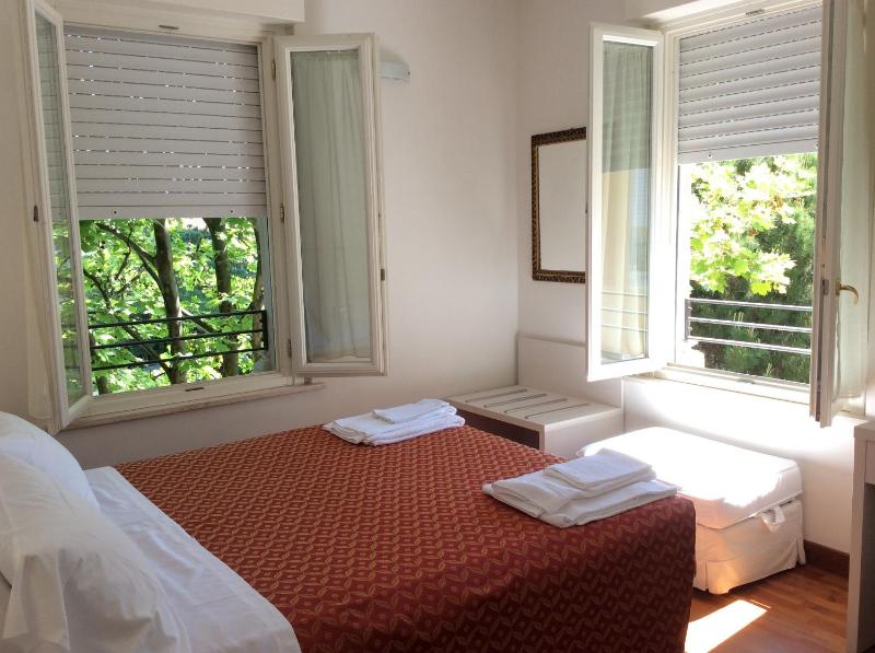 One-Bedroom Apartment image 4
