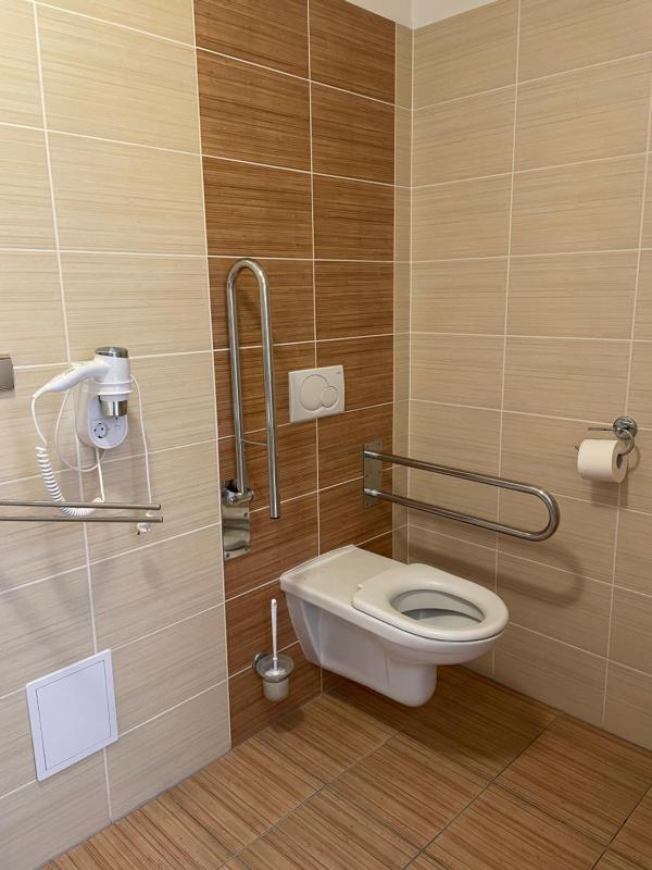 Double or Twin Room image 4