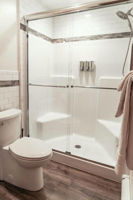 King Room with Mountain View image 1