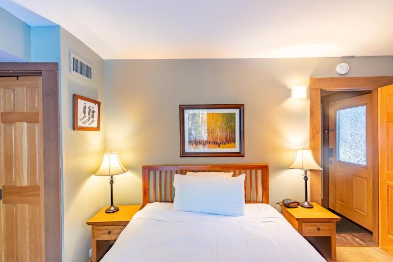 Cozy Aspen Grove 2 bed 2 bath - image 18