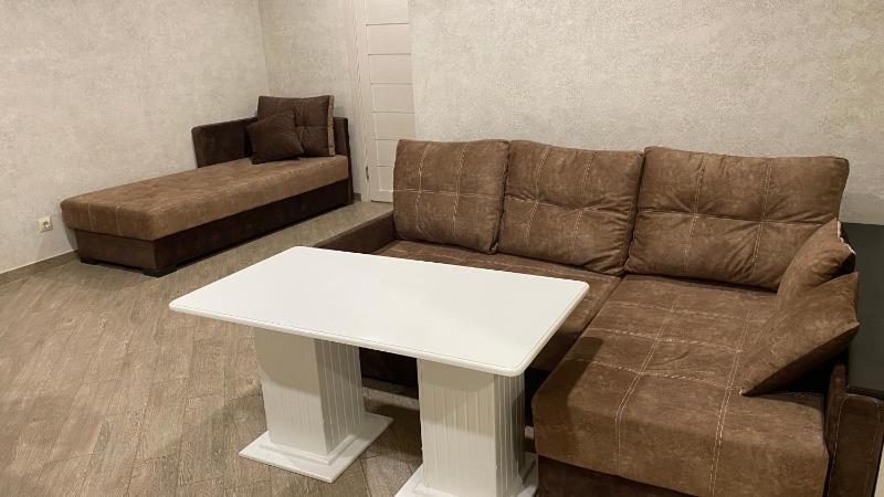 Family Room image 2
