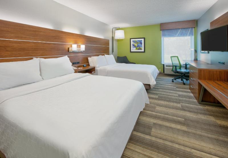 Standard Queen Room with Two Queen Beds image 1
