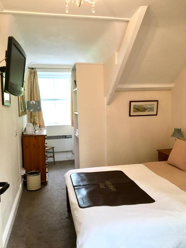 Standard Double Room image 3