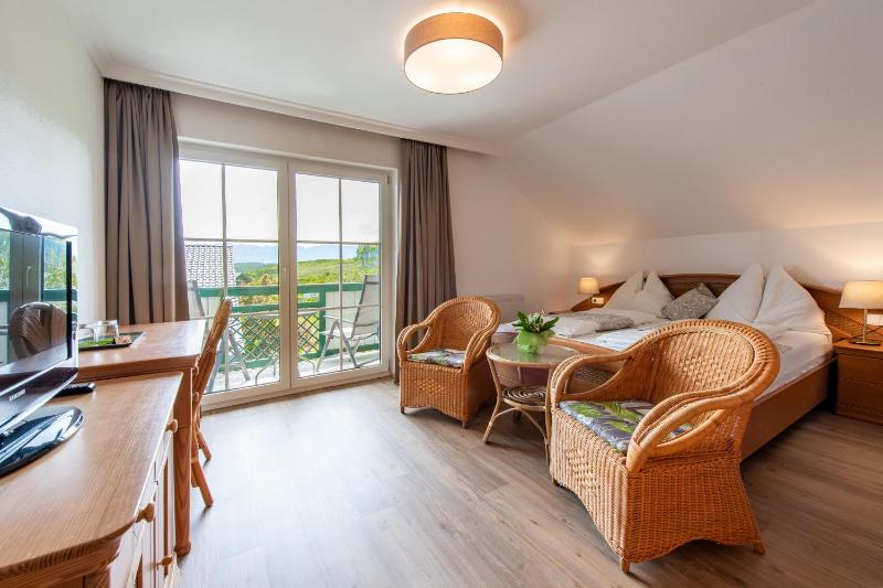 Double Room with Balcony image 4
