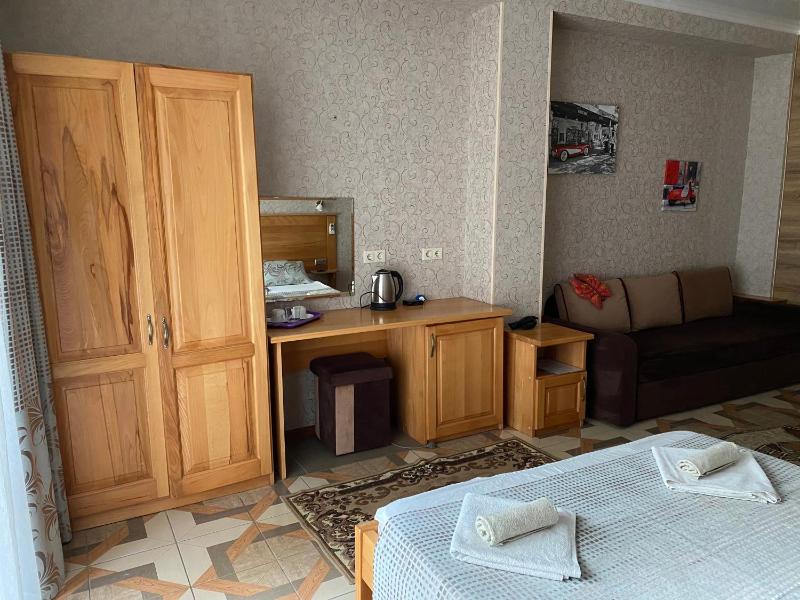 Quadruple Room image 2