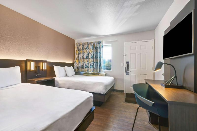 Quadruple Room image 2