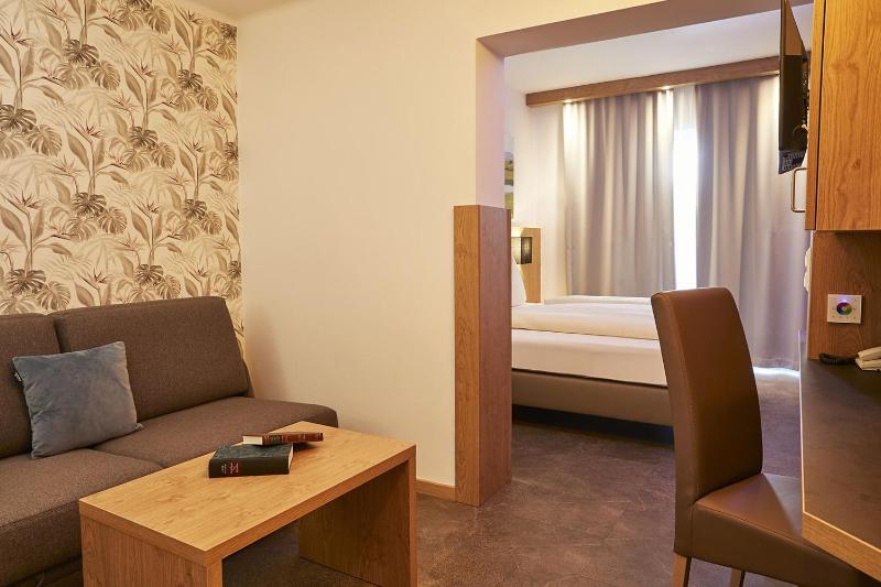 Standard Room with Balcony image 2