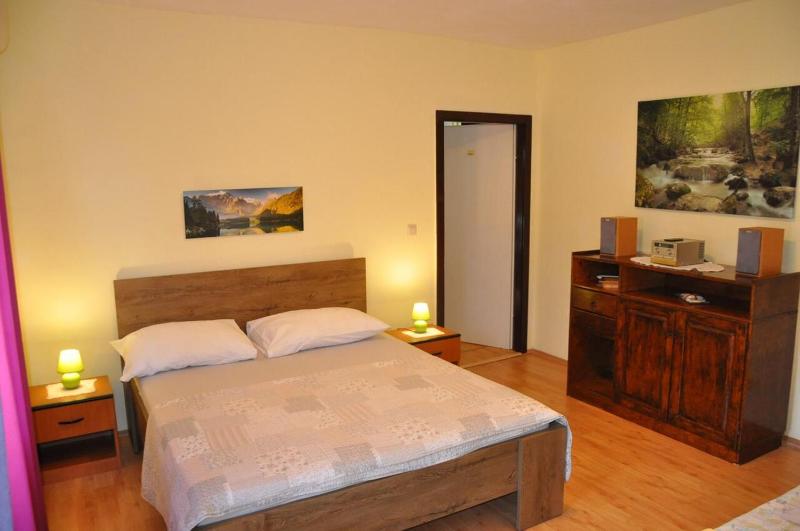 One-Bedroom Apartment with Terrace and Sea View image 2
