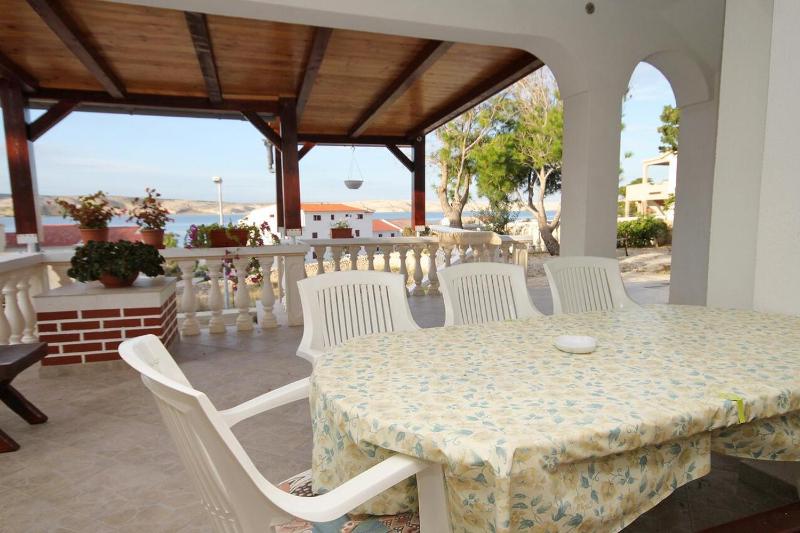 One-Bedroom Apartment with Terrace and Sea View image 1