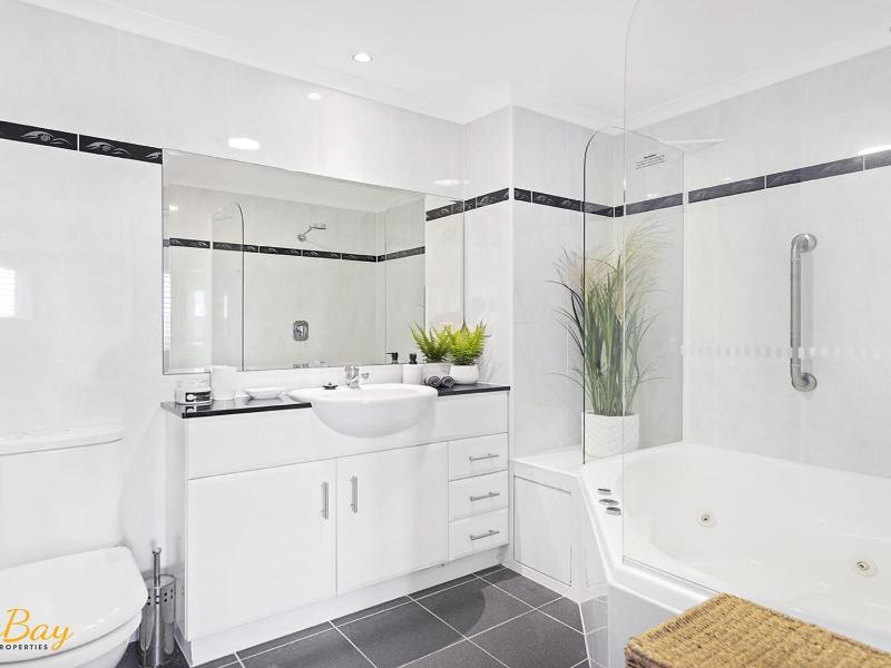 Breakwater Apartment 402 - image 4