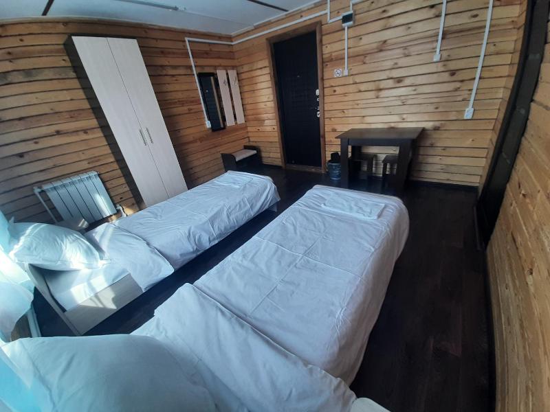 Standard Twin Room image 3