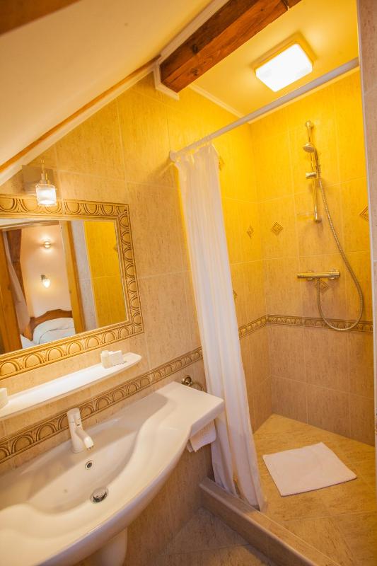 Standard Twin Room image 1