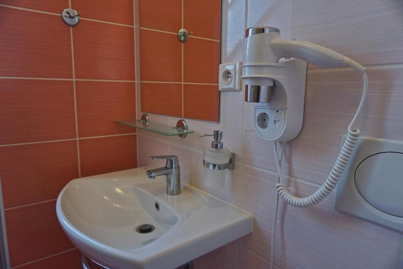 Double or Twin Room image 3