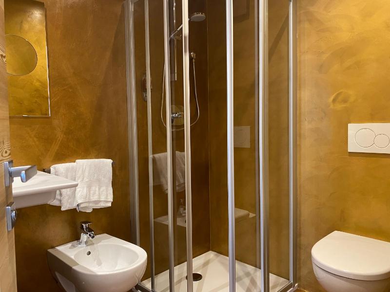 Single Room image 4