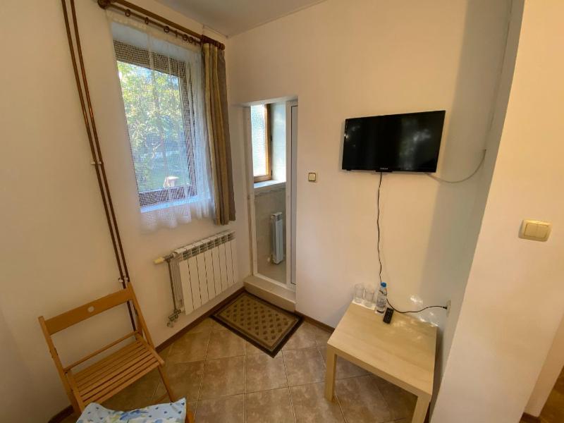 Twin Room image 3
