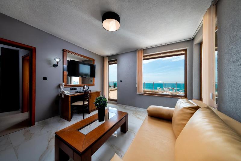 One-Bedroom Apartment with Sea View image 2