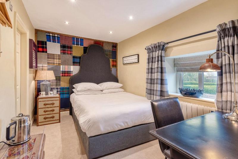Small Double Room image 1