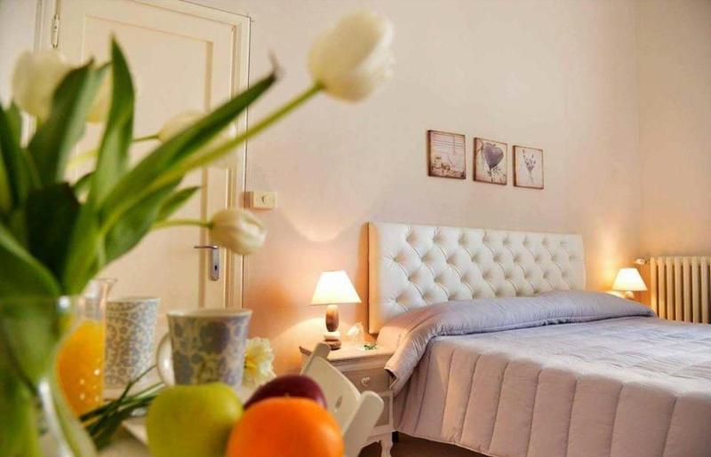 Deluxe Double Room with Balcony image 1