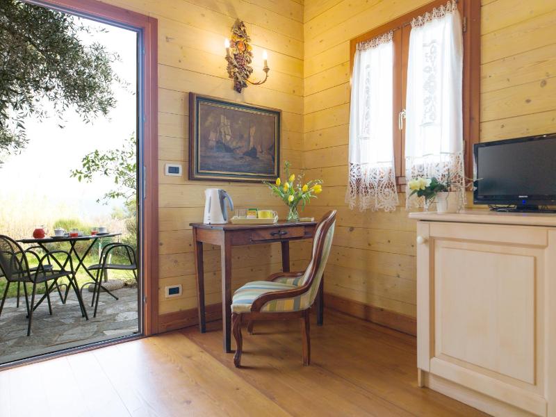 Deluxe Double Room with Sea View and Garden image 3