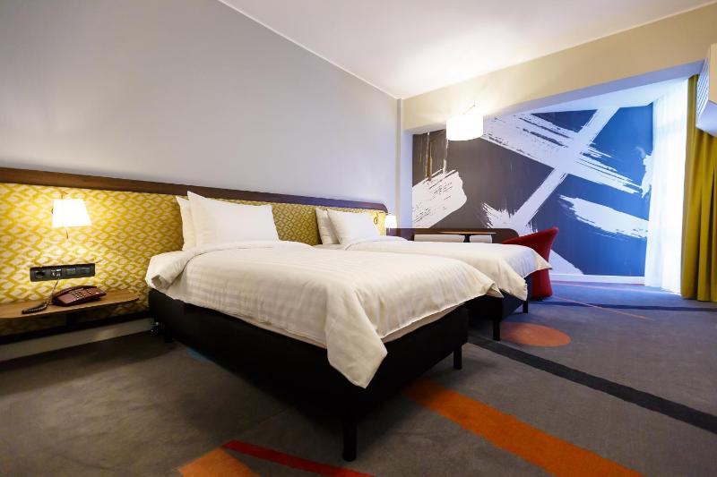 Superior Twin Room image 4
