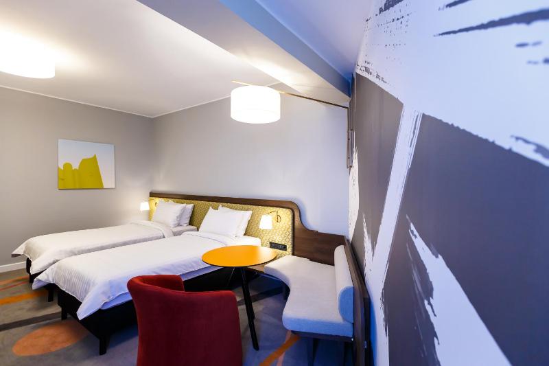 Superior Twin Room image 3