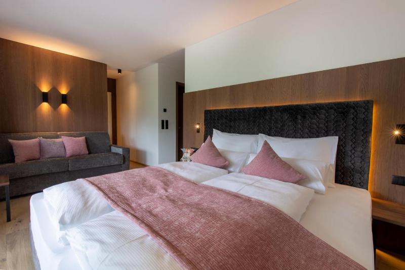 Deluxe Family Suite with Balcony image 1