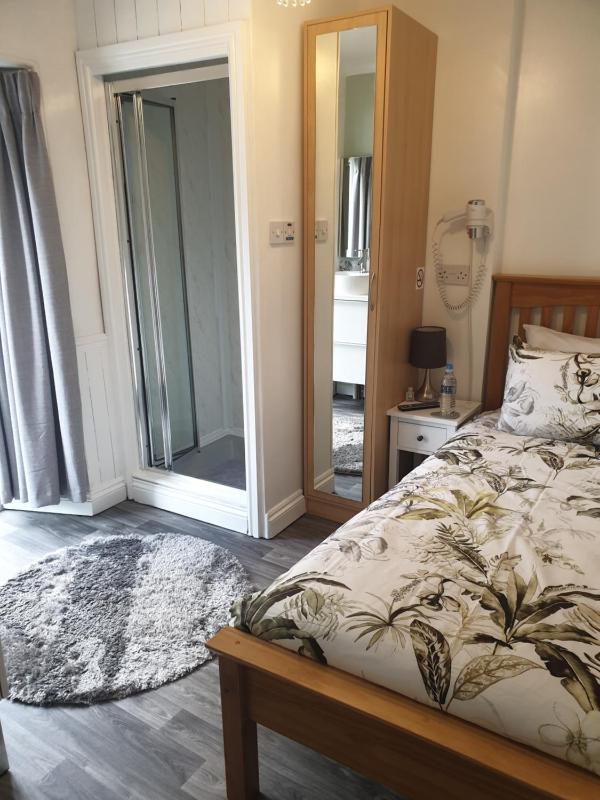 Single Room with Balcony with Sea View En Suite image 1