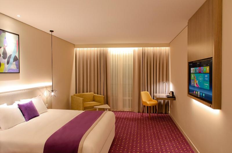 Deluxe King Room image 1