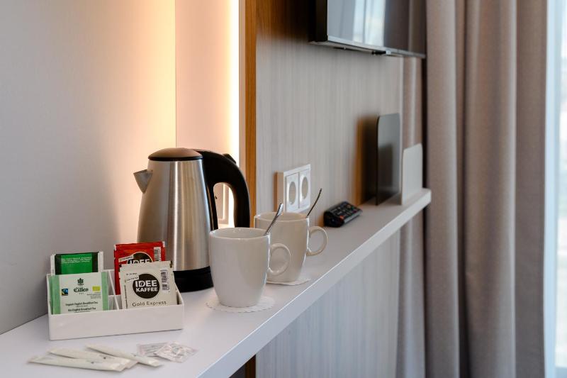 Standard Twin Room image 4