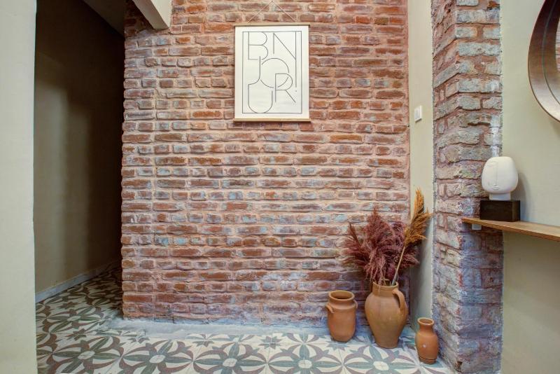 Deluxe King Room image 2