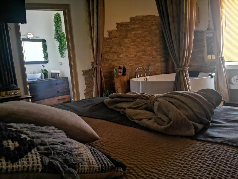 Double Room with Private Bathroom image 3