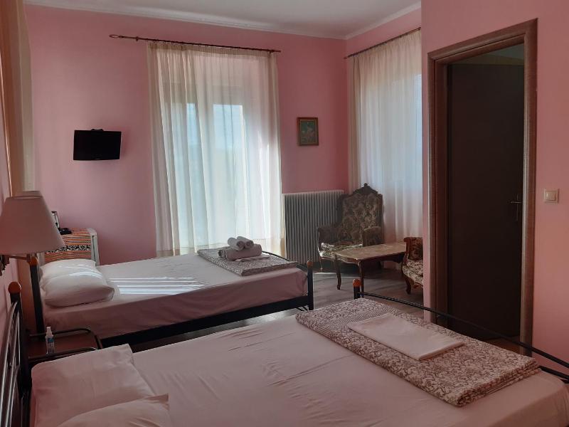 Triple Room with Balcony image 1