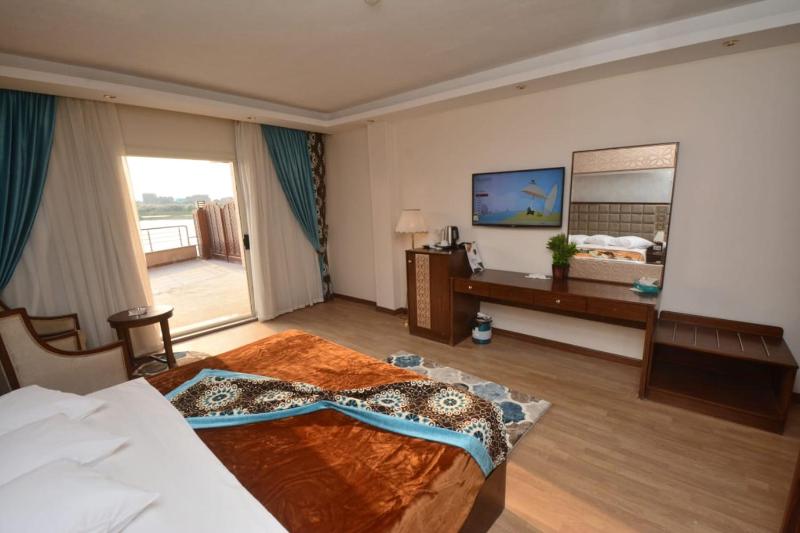 Superior Double or Twin Room with Terrace image 2